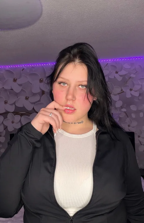 Badjulia auf OnlyFans