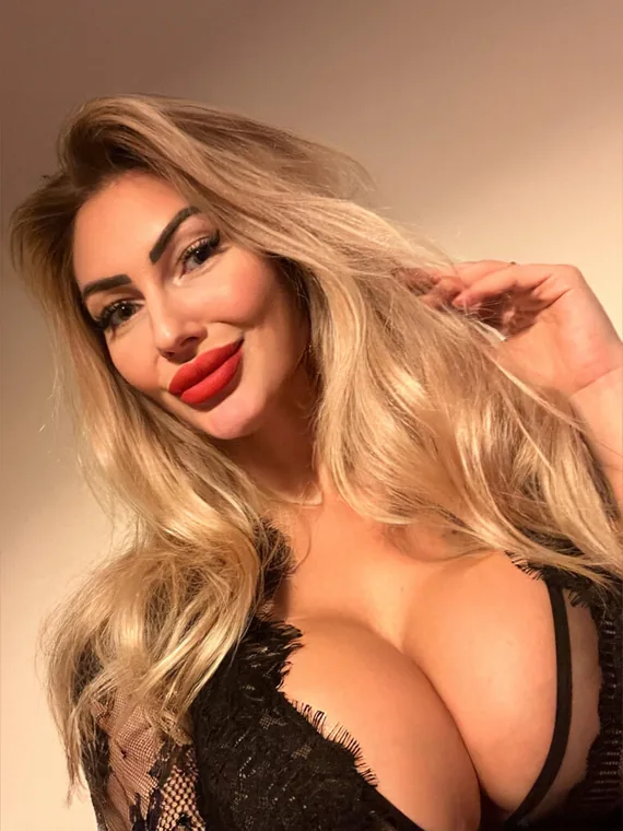 Emilia Rosner auf OnlyFans