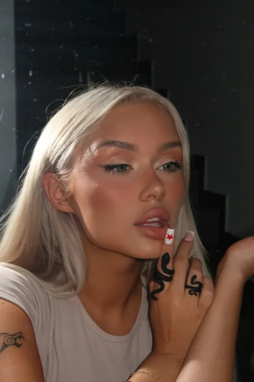 ela auf OnlyFans