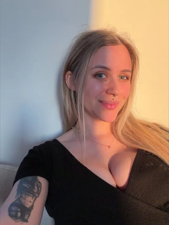 Luna Wolf auf OnlyFans