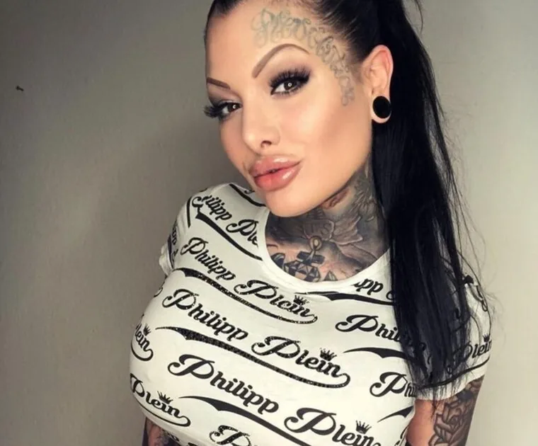 Mara Inkperial auf OnlyFans