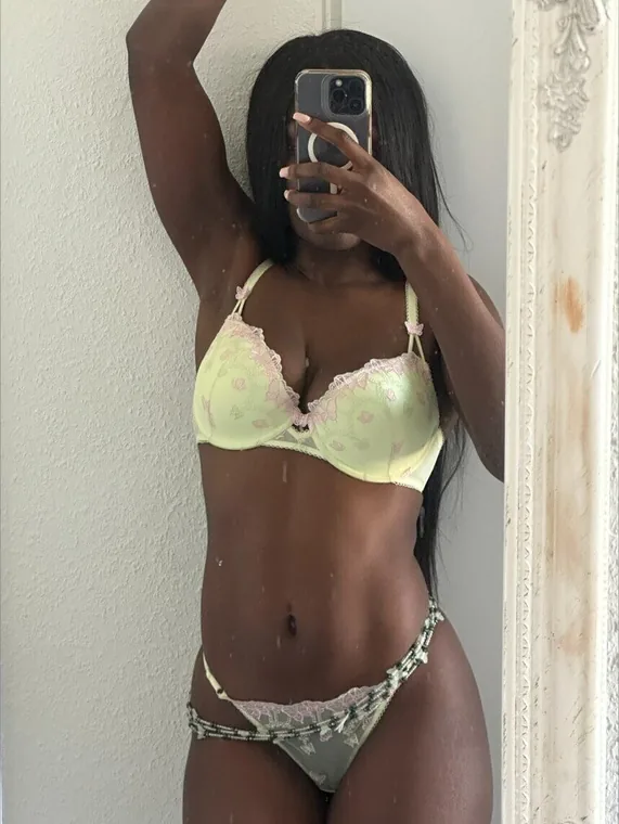Melina Mawu auf OnlyFans