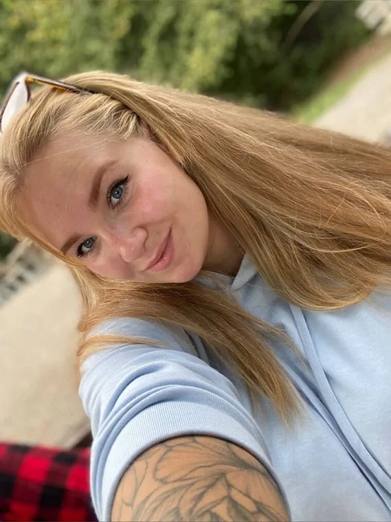 Mia Kühl auf OnlyFans