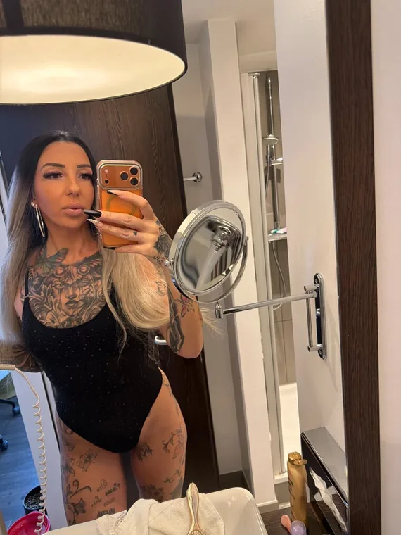 Sara Deluuxe auf OnlyFans
