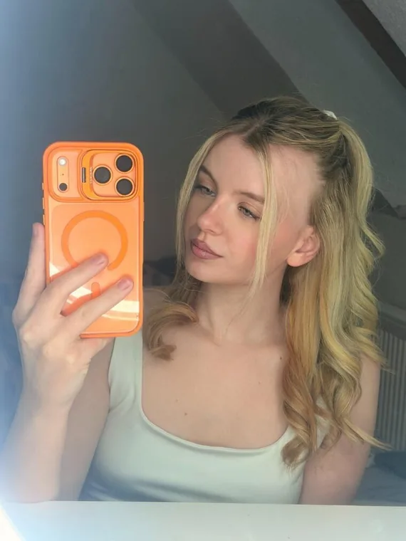 Daschaa 19 y/o auf OnlyFans